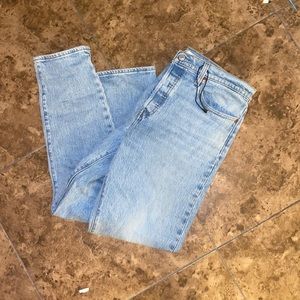 Levi’s wedgie button fly Jean. 32